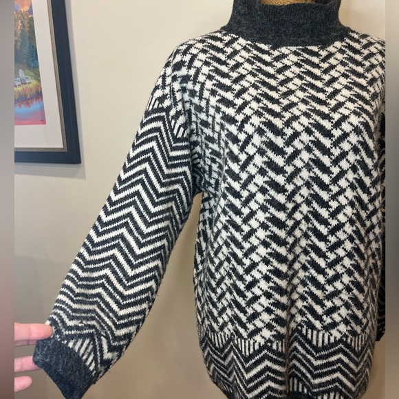 Mexx Oversized Knit Tunic Pullover Sweater Warm Angora Black White Size Small - Picture 4 of 12